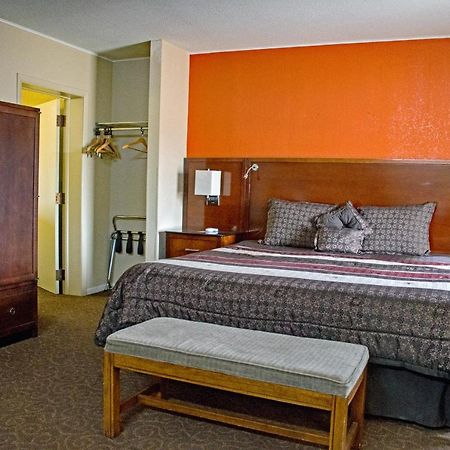 America'S Best Inn And Suites Emporia Εξωτερικό φωτογραφία