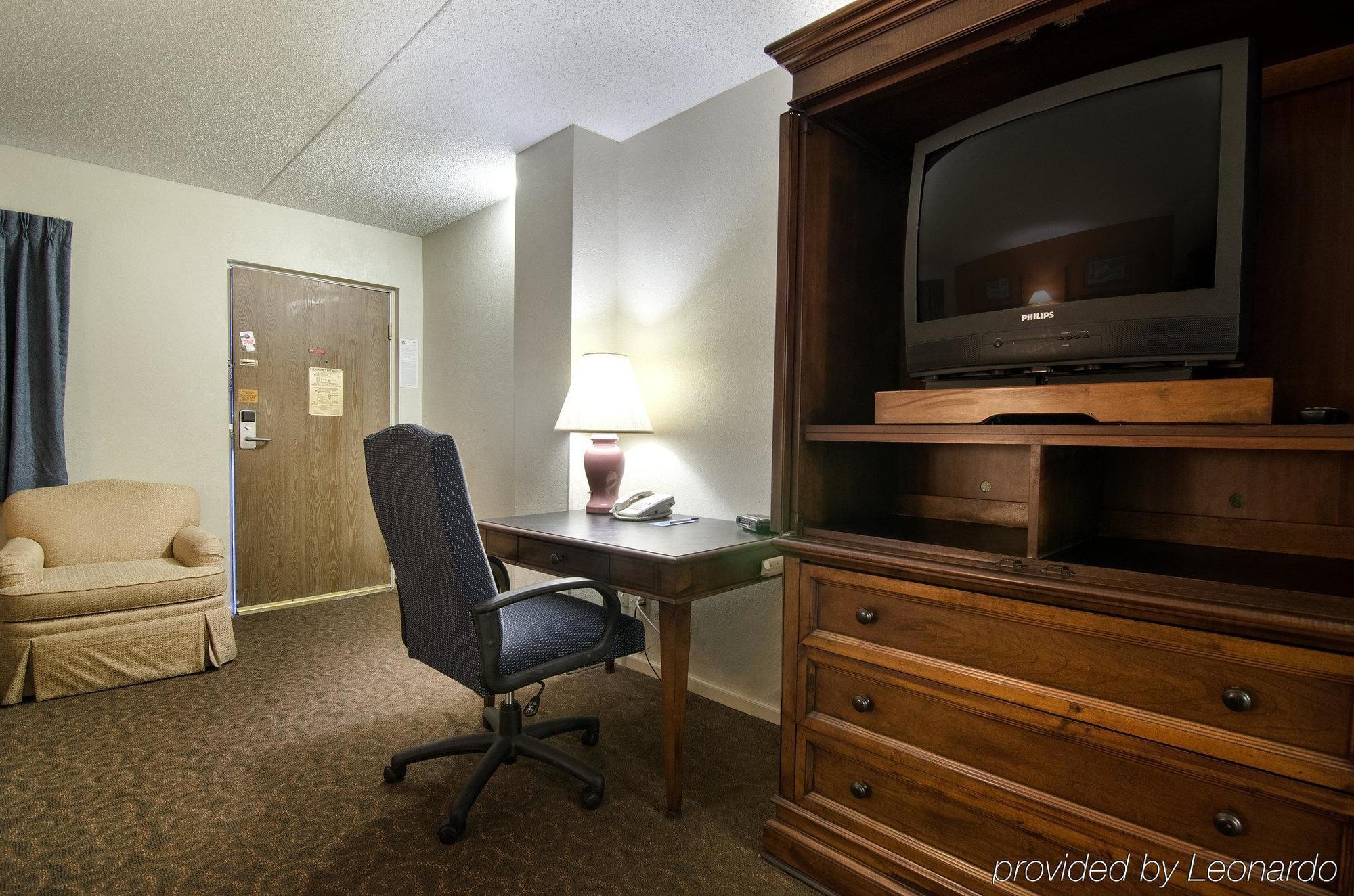 America'S Best Inn And Suites Emporia Εξωτερικό φωτογραφία