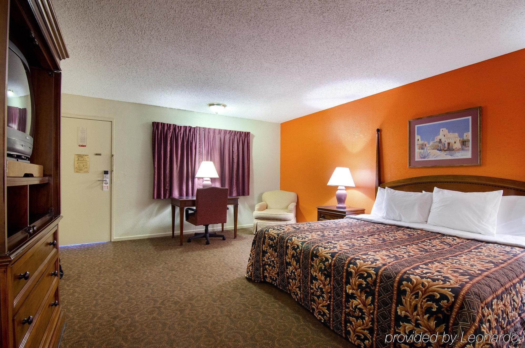 America'S Best Inn And Suites Emporia Εξωτερικό φωτογραφία