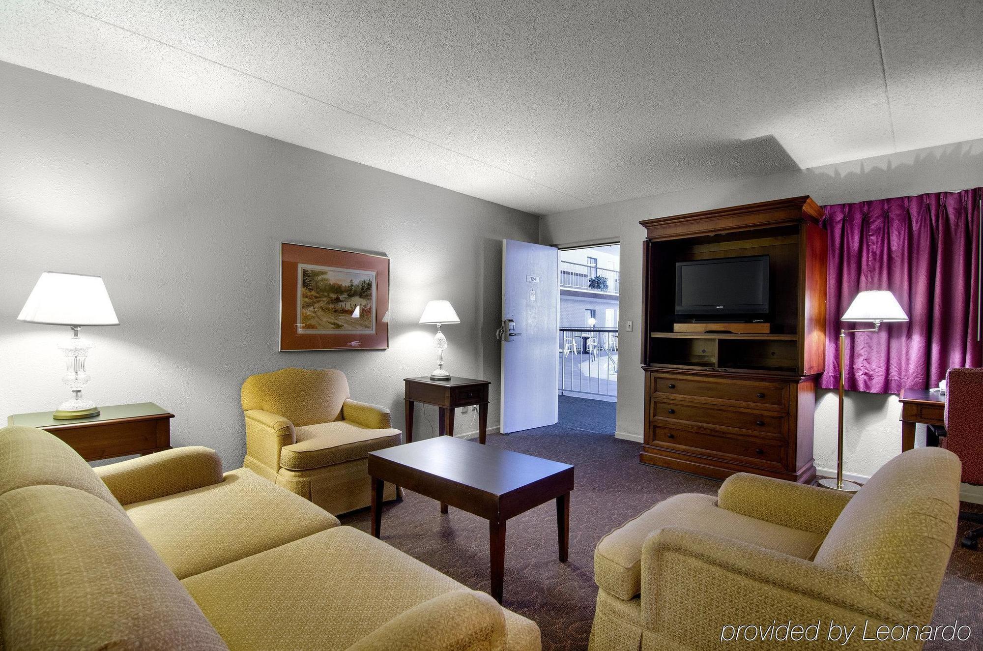 America'S Best Inn And Suites Emporia Εξωτερικό φωτογραφία