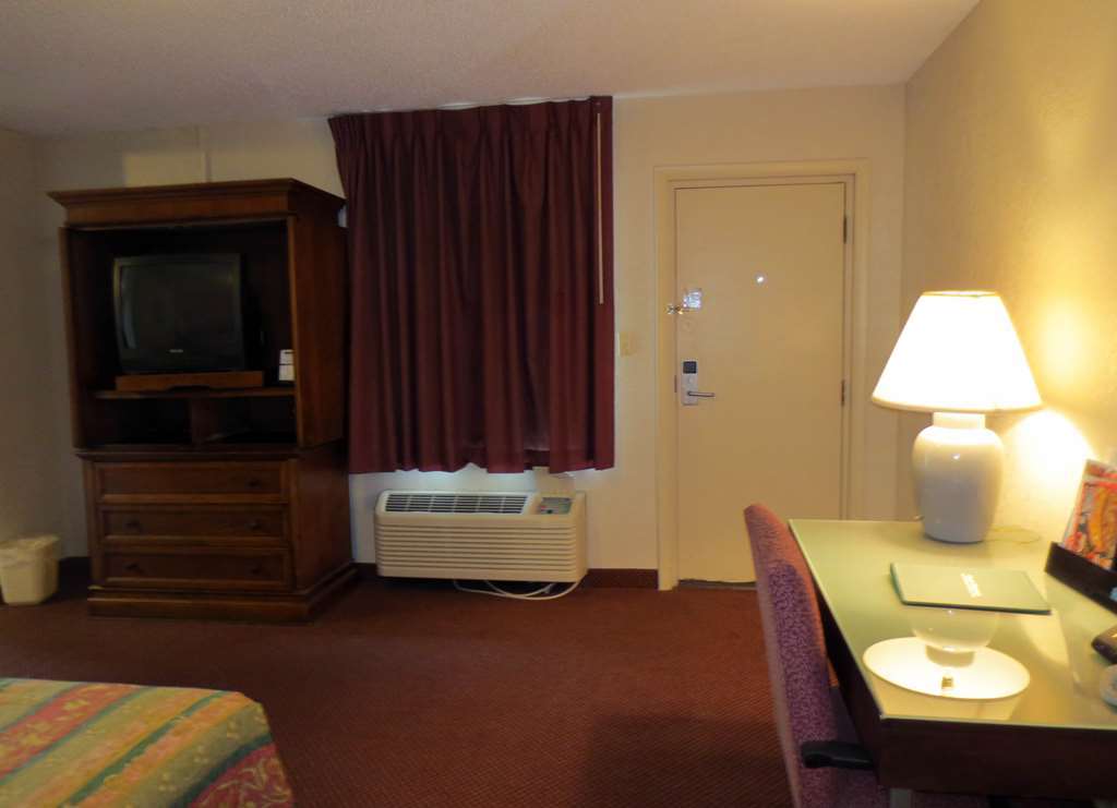 America'S Best Inn And Suites Emporia Δωμάτιο φωτογραφία