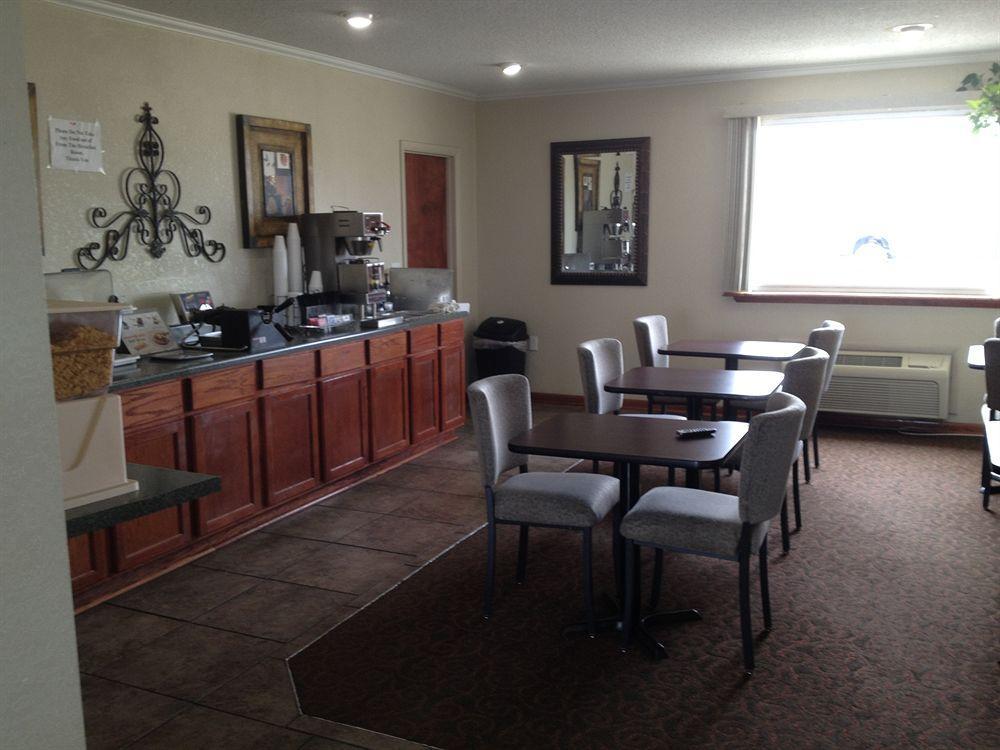 America'S Best Inn And Suites Emporia Εξωτερικό φωτογραφία