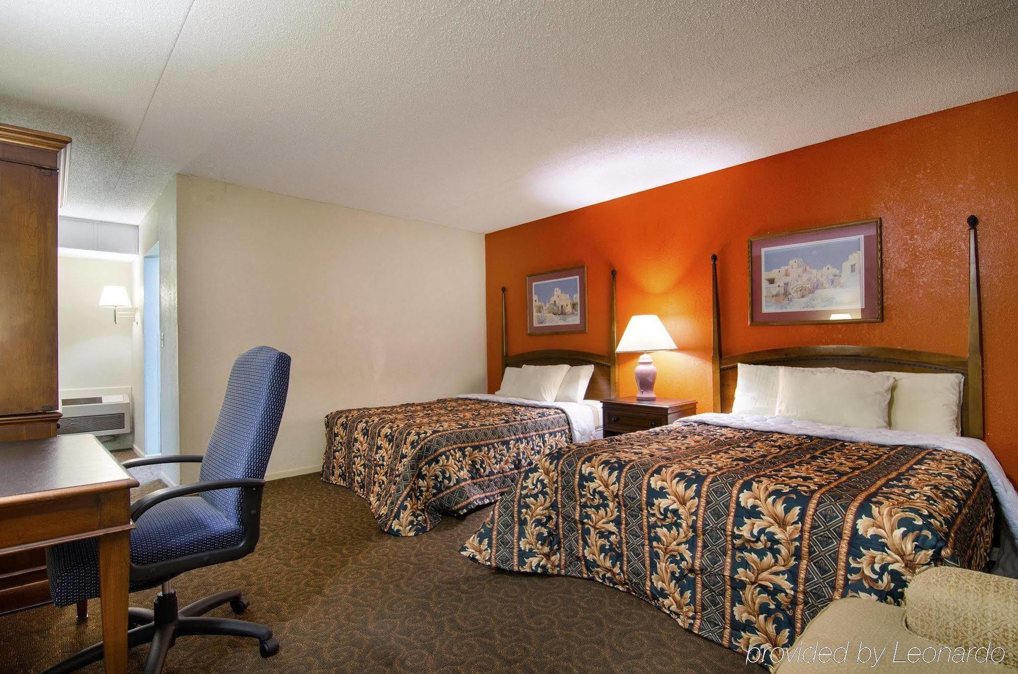 America'S Best Inn And Suites Emporia Εξωτερικό φωτογραφία