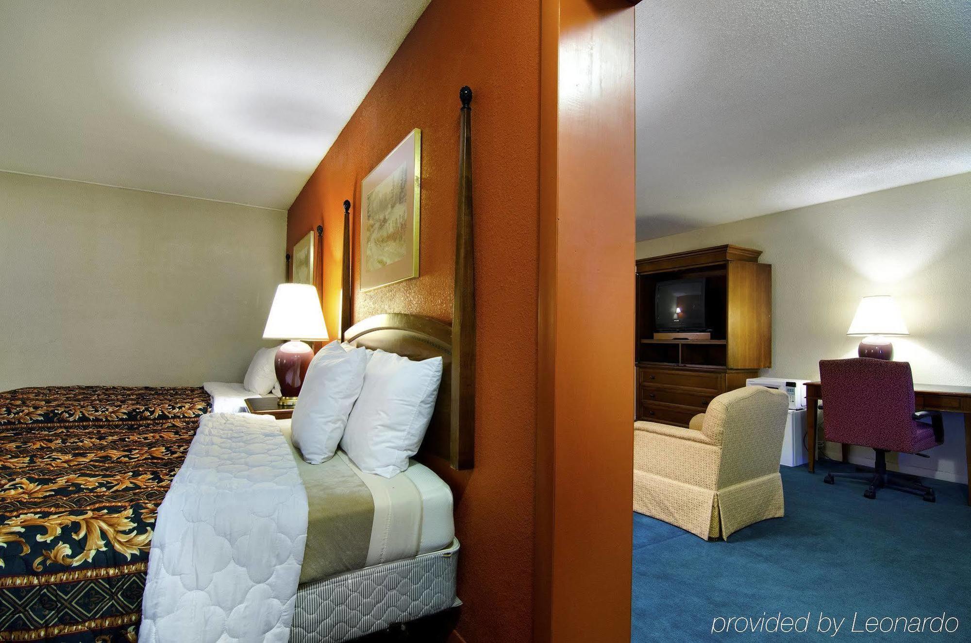 America'S Best Inn And Suites Emporia Εξωτερικό φωτογραφία