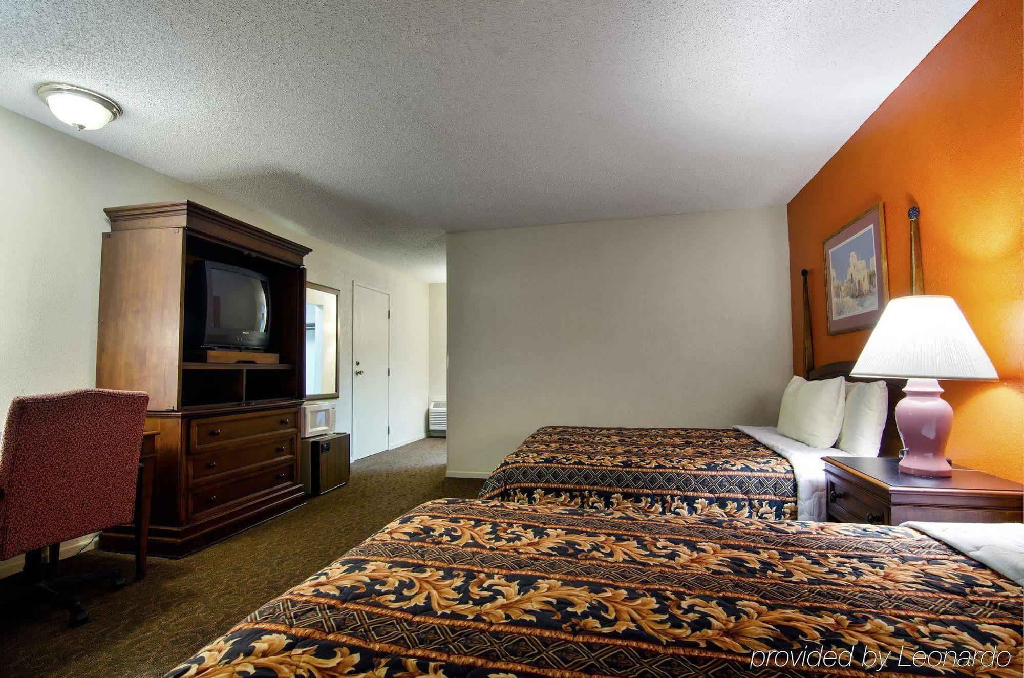 America'S Best Inn And Suites Emporia Εξωτερικό φωτογραφία