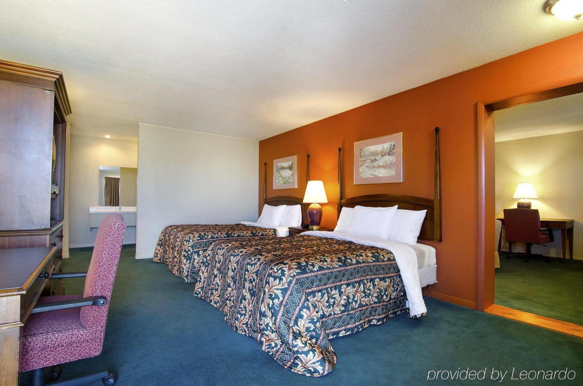 America'S Best Inn And Suites Emporia Εξωτερικό φωτογραφία