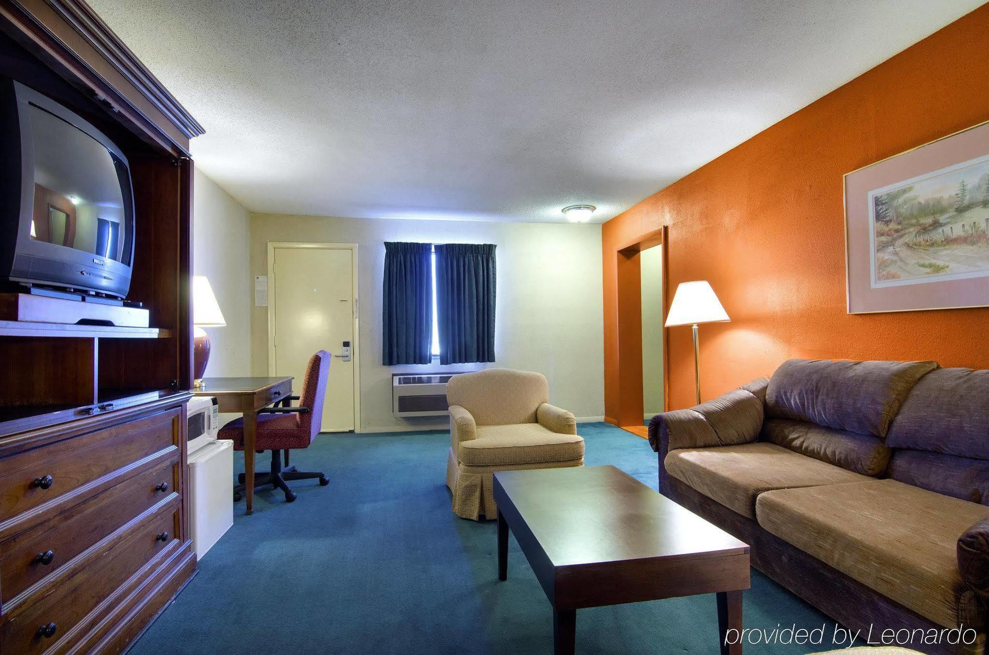 America'S Best Inn And Suites Emporia Εξωτερικό φωτογραφία