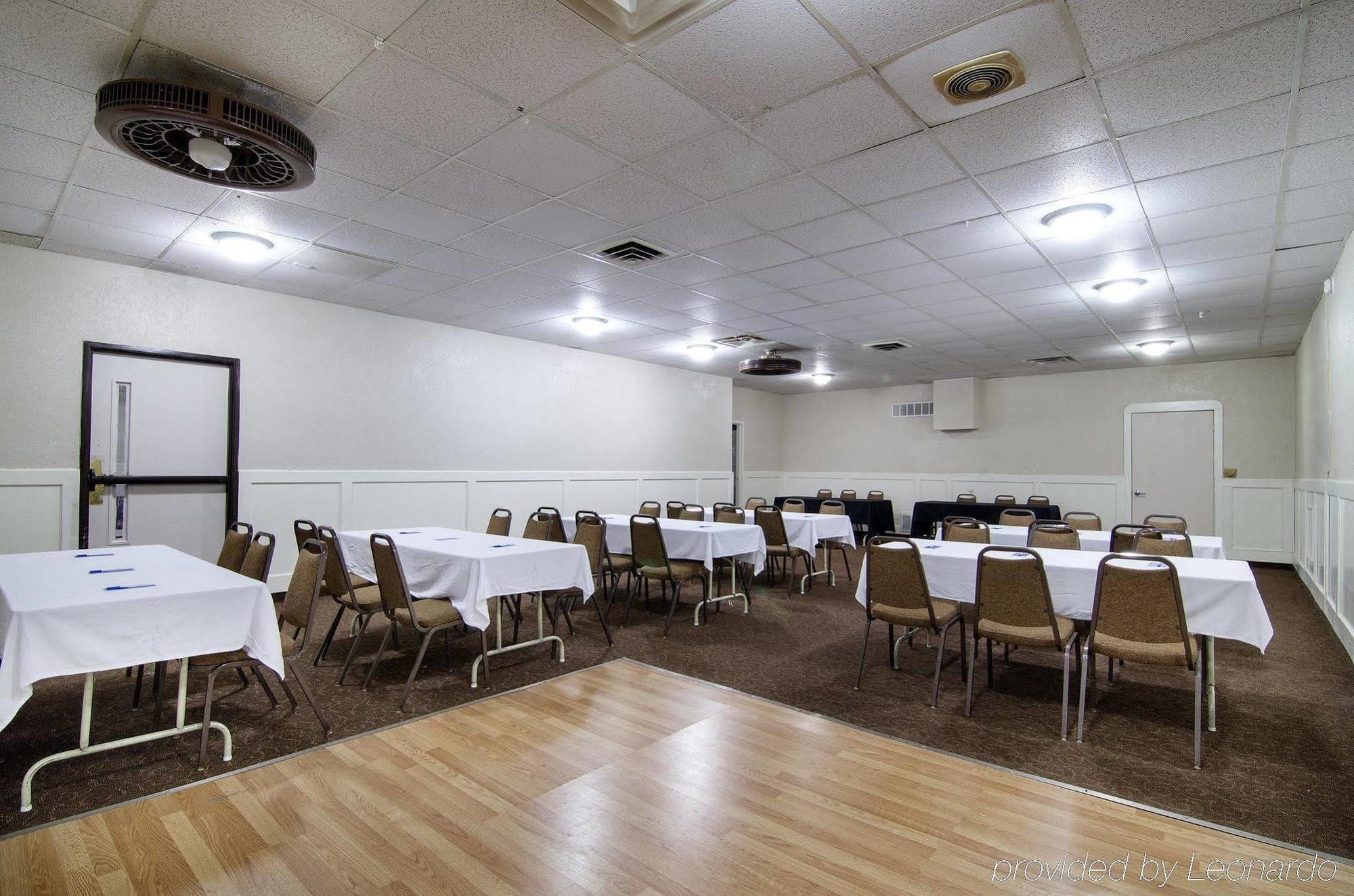 America'S Best Inn And Suites Emporia Εξωτερικό φωτογραφία