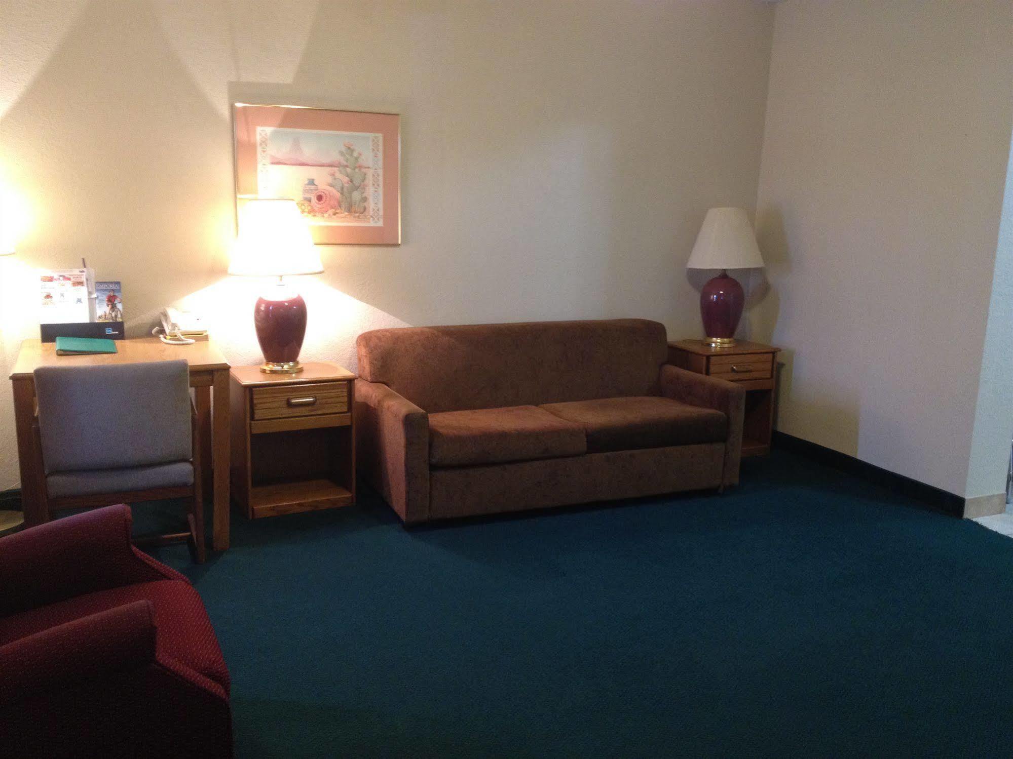 America'S Best Inn And Suites Emporia Εξωτερικό φωτογραφία