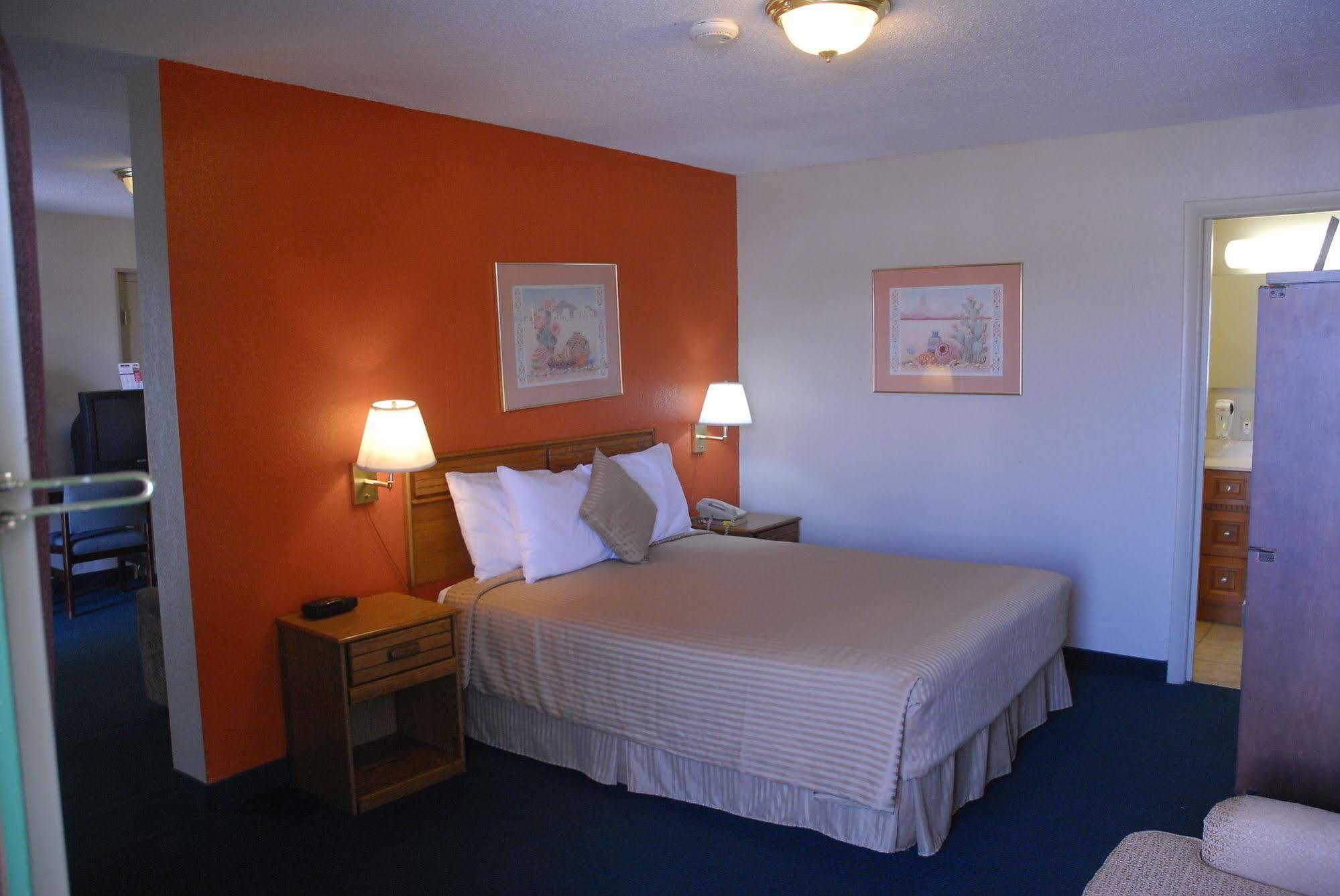 America'S Best Inn And Suites Emporia Εξωτερικό φωτογραφία