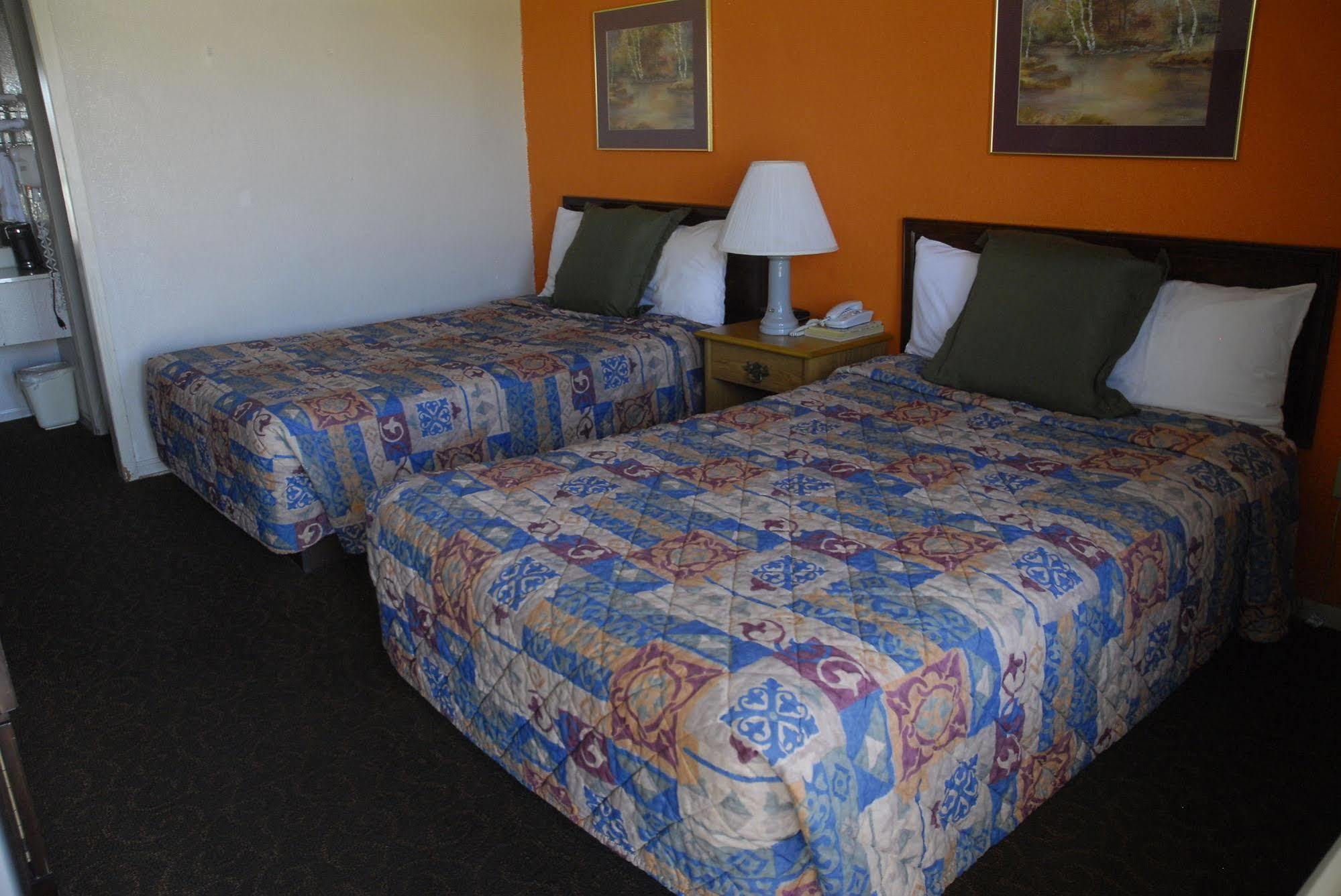 America'S Best Inn And Suites Emporia Εξωτερικό φωτογραφία