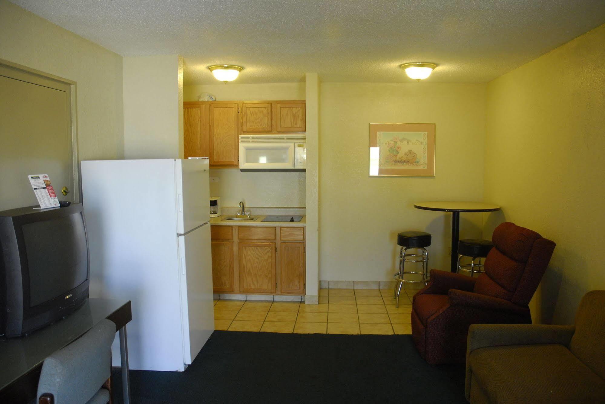 America'S Best Inn And Suites Emporia Εξωτερικό φωτογραφία