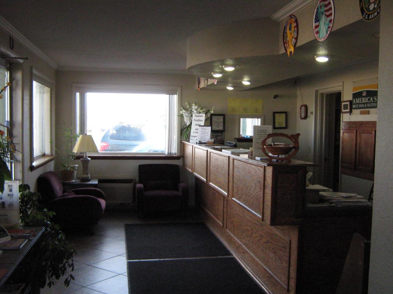 America'S Best Inn And Suites Emporia Εξωτερικό φωτογραφία