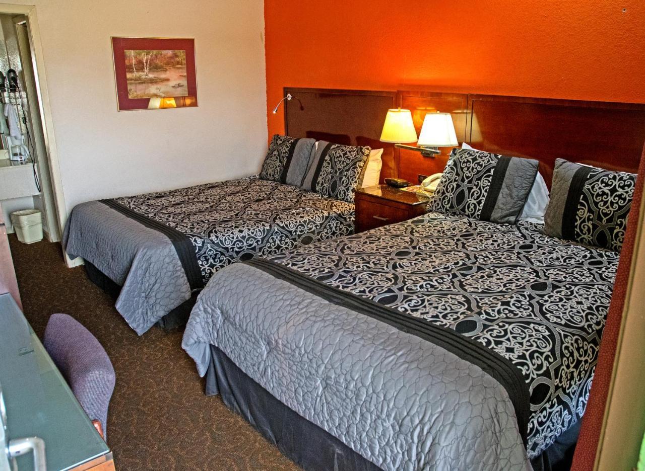 America'S Best Inn And Suites Emporia Εξωτερικό φωτογραφία